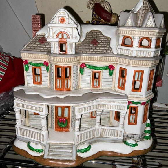 Lefton Colonial Christmas Village Sir George's Manor 1997 *Retired* - Picture 10 of 12